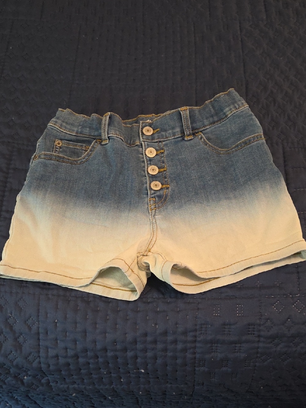 EUC Denim Ombre Button-Front Girl's Shorts - Blue/White